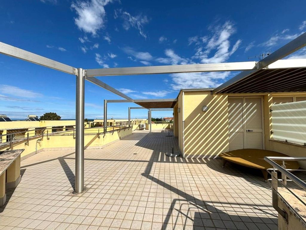 Luxury Apartment for sale in Albenga, 575 000 €, Photo 1