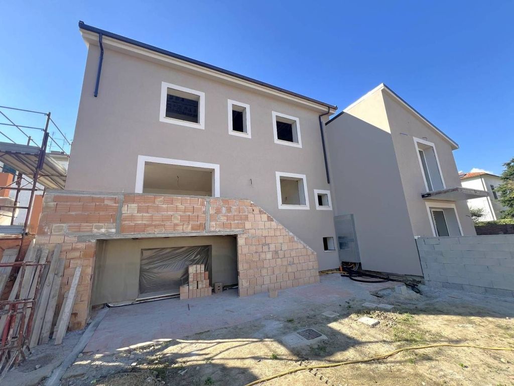 Luxury House for sale in Cascina, 485 000 €, Photo 2