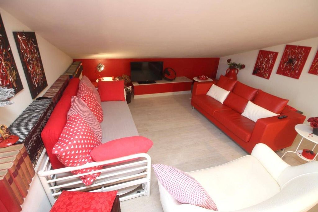 Luxury Apartment for sale in Siena, 699 000 €, Photo 4
