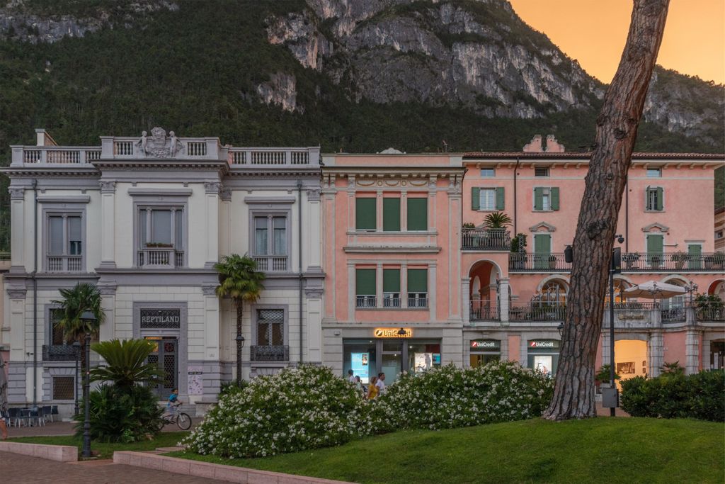 Luxury Apartment for sale in Riva Del Garda, 1 650 000 €, Photo 1