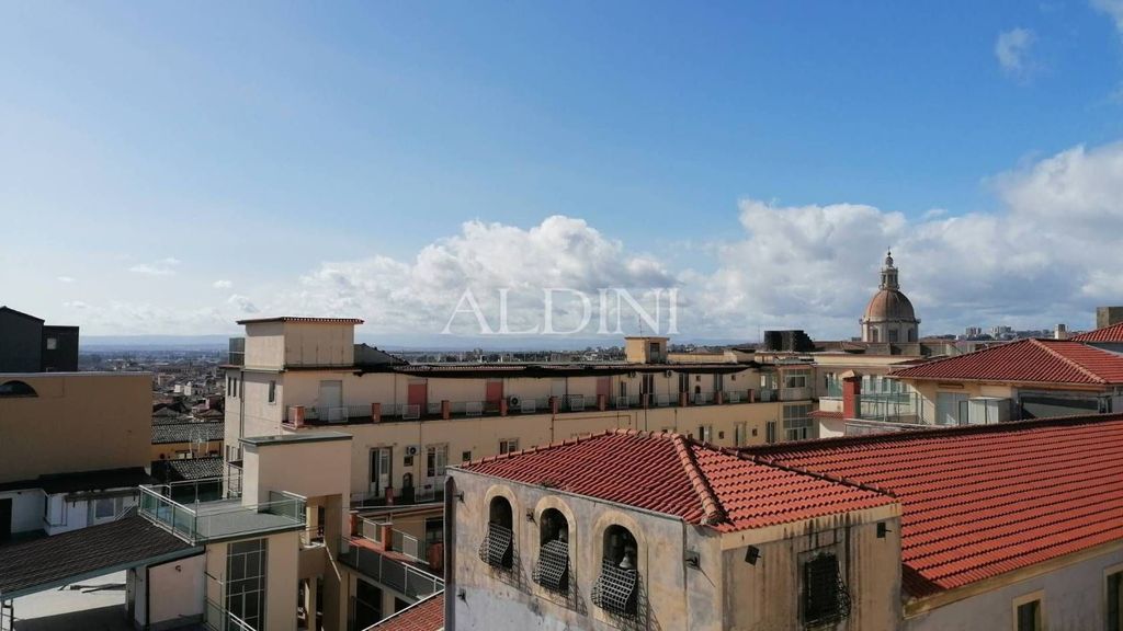 Luxury Apartment for sale in Catania, 650 000 €, Photo 1