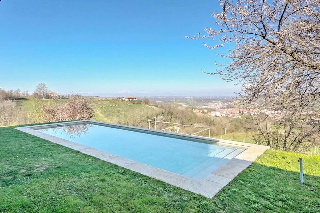 Luxury House for sale in Dogliani, 2 600 000 €, Photo 1