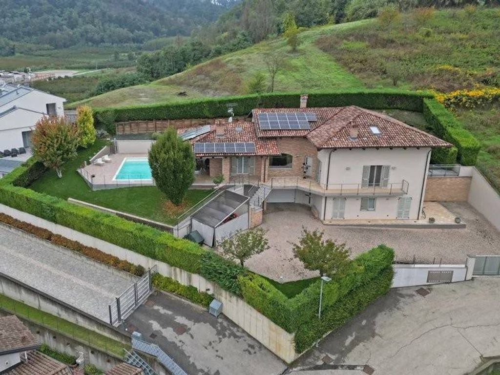 Luxury House for sale in Corneliano d'Alba, 990 000 €, Photo 1