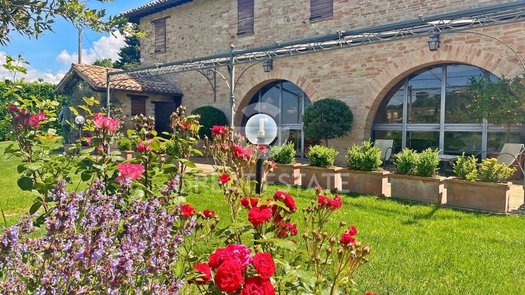 Maison de luxe à vendre à Montefalco, 1 800 000 €, Photo 2