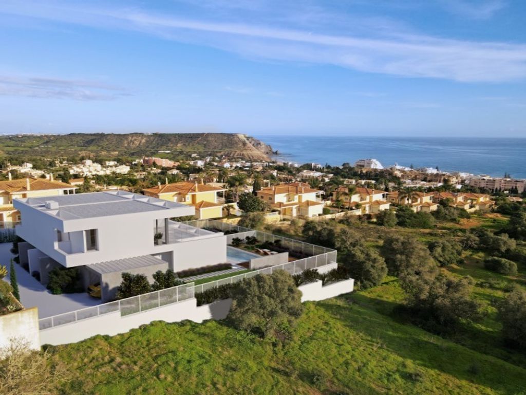 Luxury House for sale in Lagos, 1 500 000 €, Photo 1