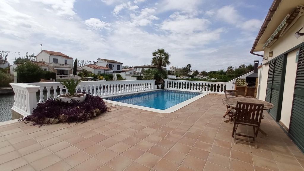 Luxury House for sale in Empuriabrava, 1 200 000 €, Photo 1
