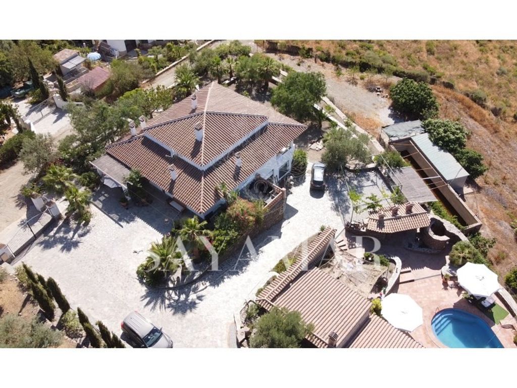 Luxury House for sale in Sayalonga, 890 000 €, Photo 1