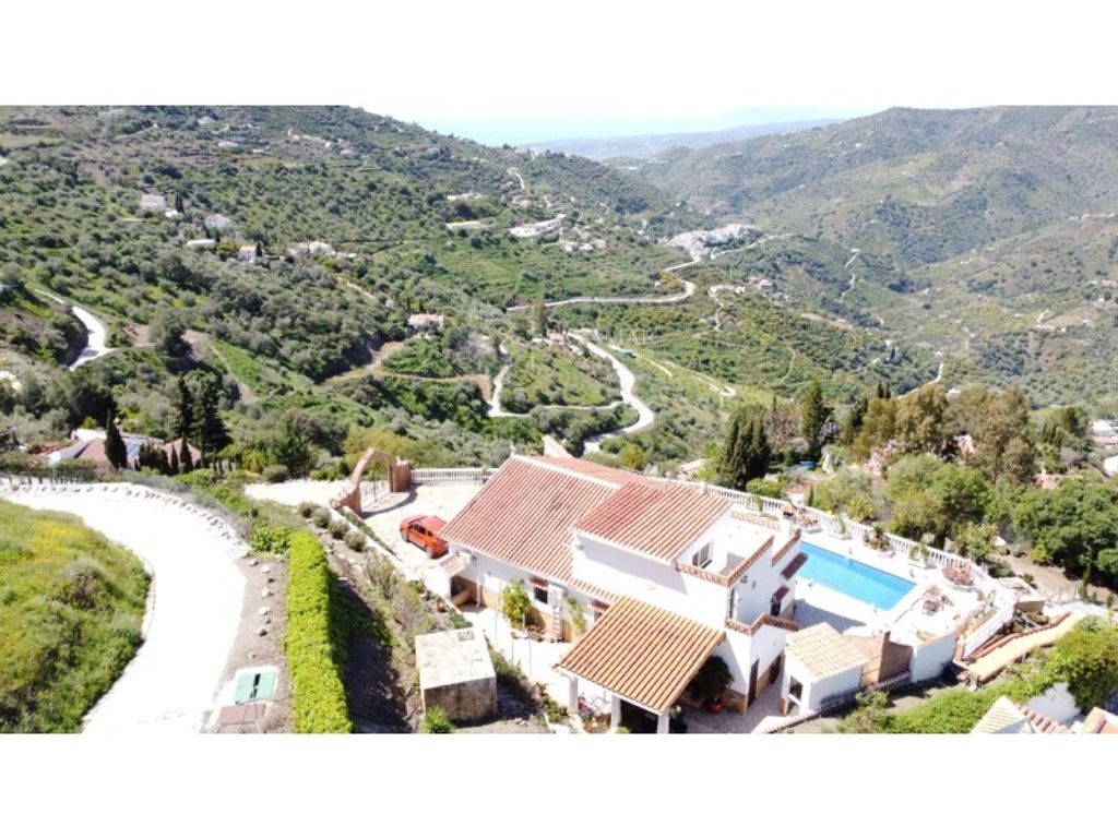 Luxury House for sale in Sayalonga, 540 000 €, Photo 1