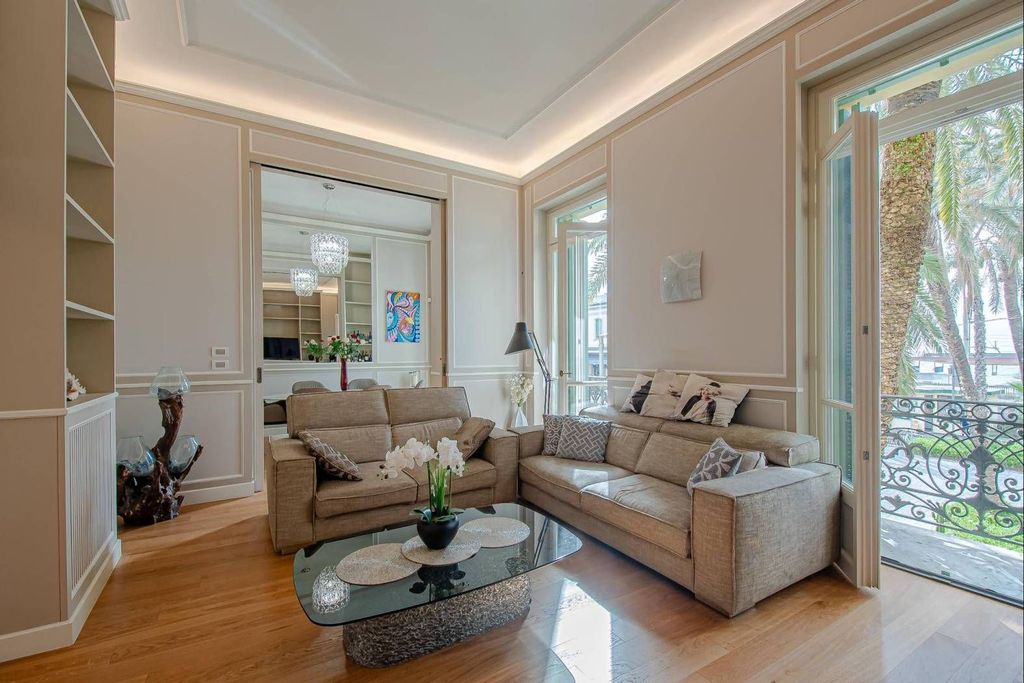 Luxury Apartment for sale in Bordighera, 1 350 000 €, Photo 1