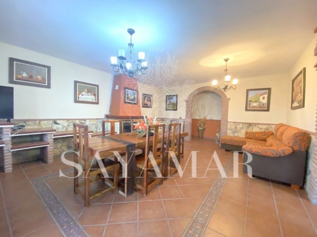 Luxury House for sale in Sayalonga, 585 000 €, Photo 3