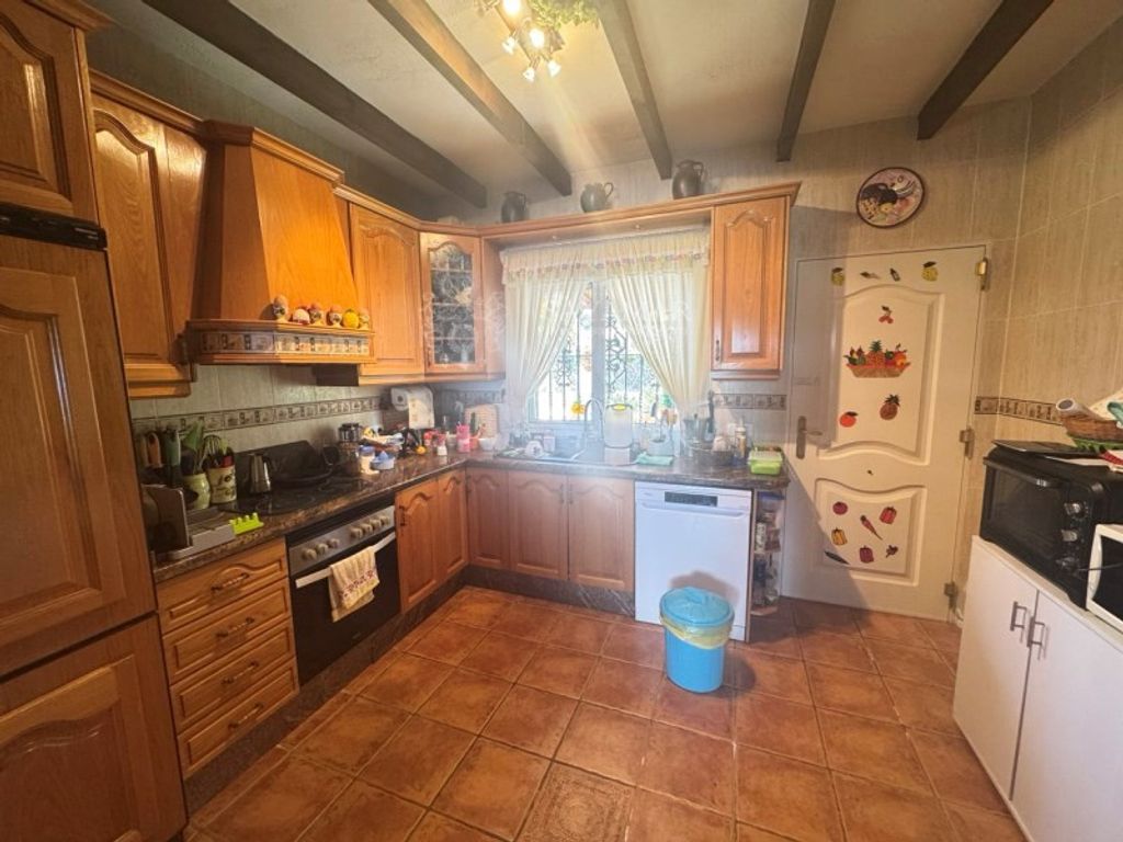 Luxury House for sale in Sayalonga, 540 000 €, Photo 4