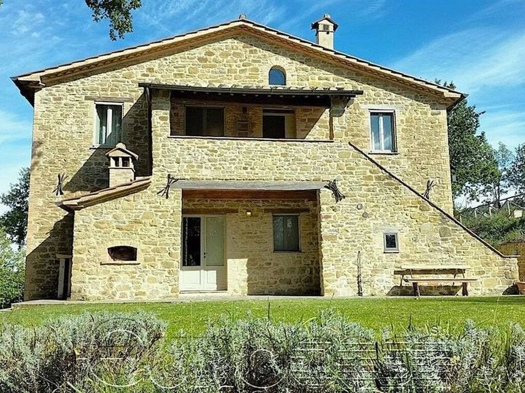 Luxury House for sale in Gubbio, 875 000 €, Photo 1