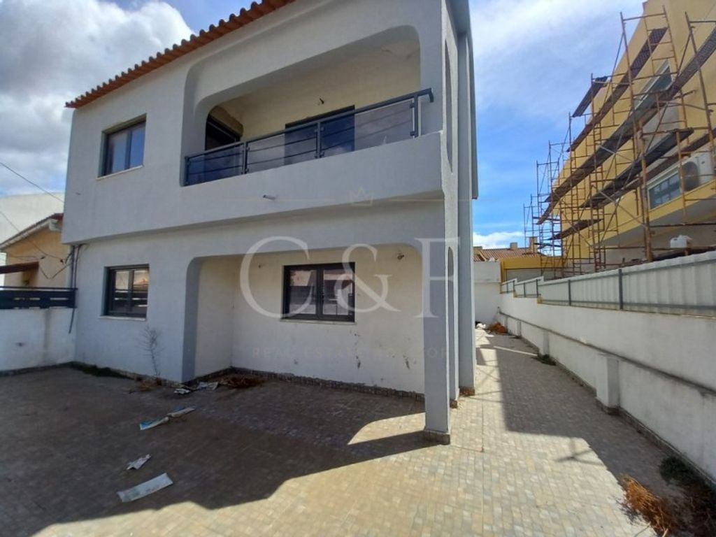Luxury House for sale in Seixal, 445 000 €, Photo 2