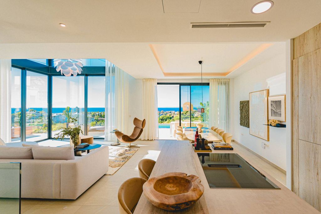 Luxury House for sale in Marbella, 1 950 000 €, Photo 2