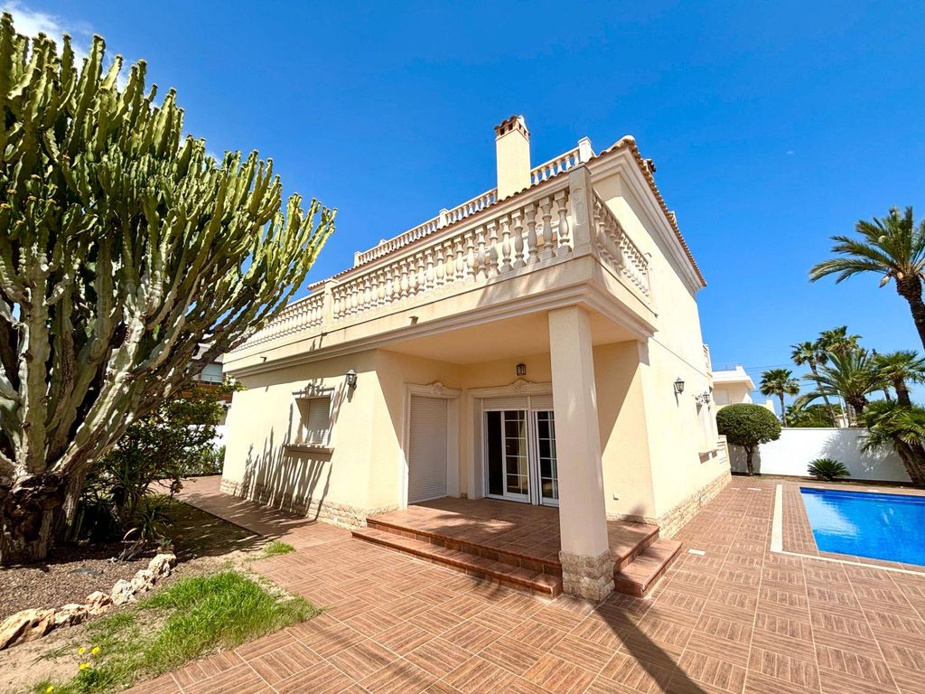 Maison de luxe à vendre à Cabo Roig, 910 000 €, Photo 1