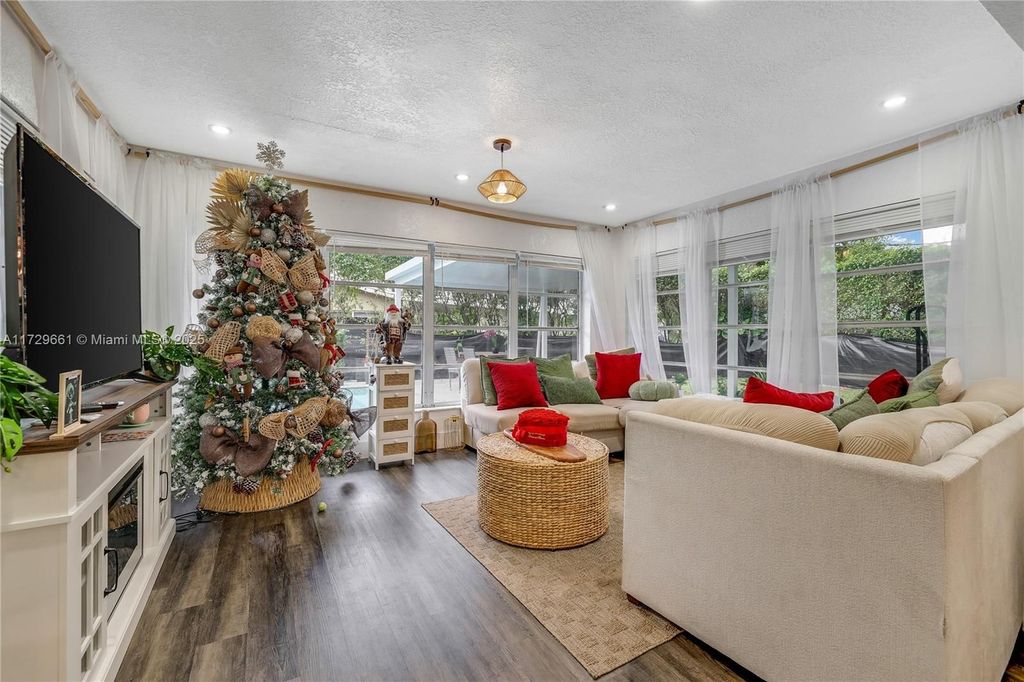 Luxury House for sale in Hollywood, 652 418 €, Photo 7