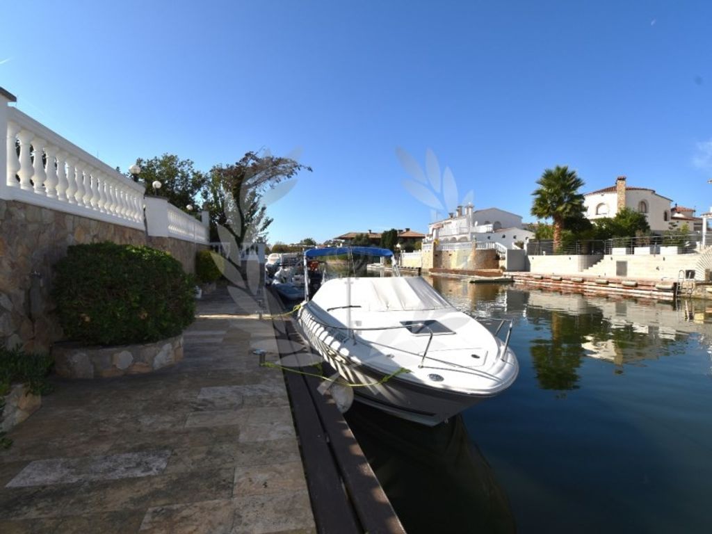 Luxury House for sale in Empuriabrava, 1 590 000 €, Photo 1