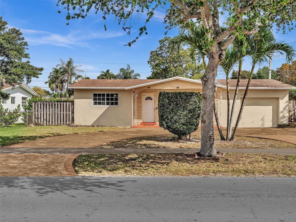 Luxury House for sale in Hollywood, 510 528 €, Photo 1