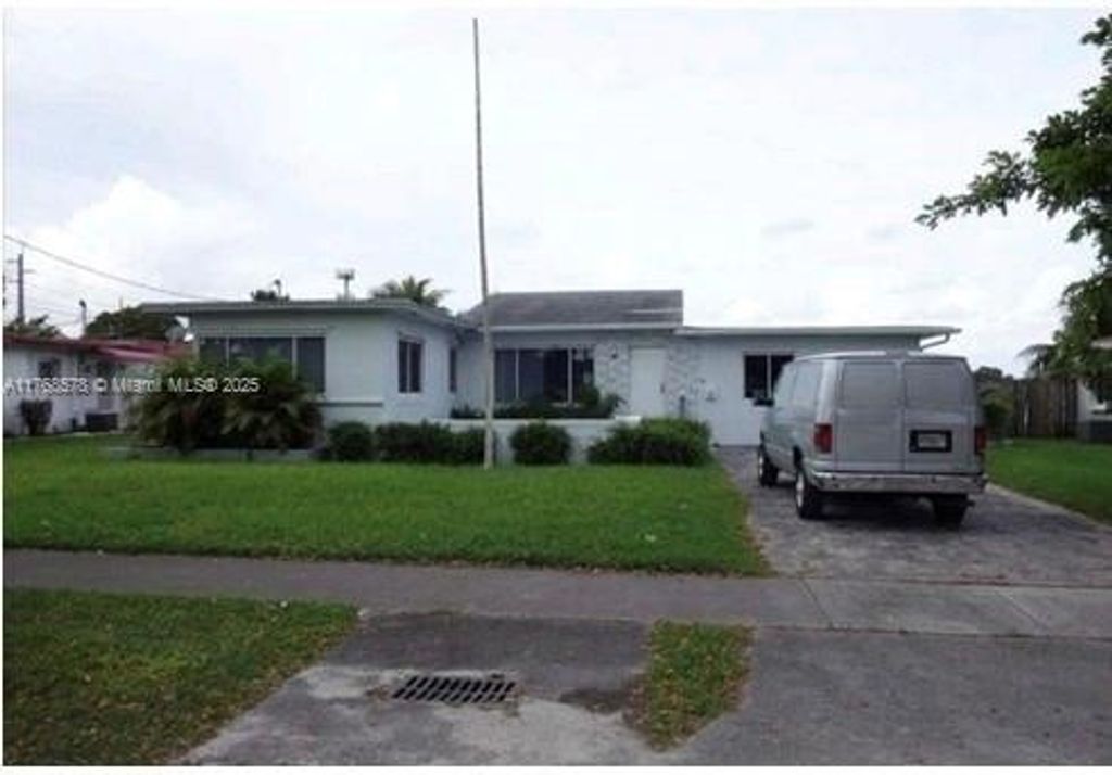 Luxury House for sale in Miami Shores, 574 642 €, Photo 1