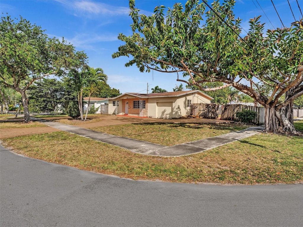 Luxury House for sale in Hollywood, 510 528 €, Photo 2