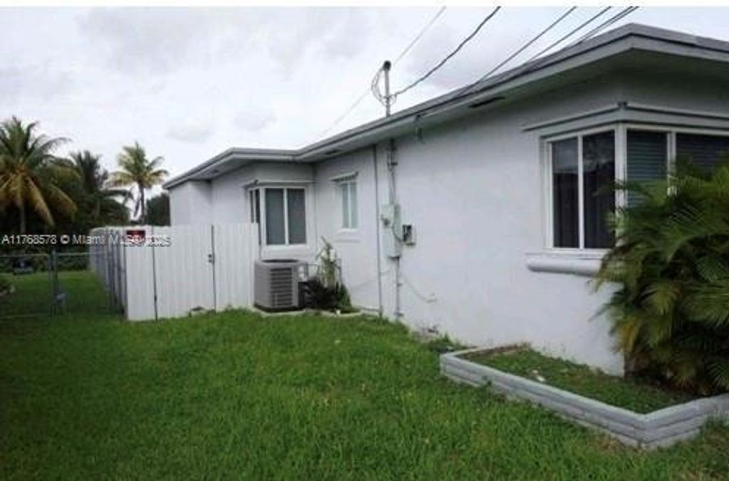 Luxury House for sale in Miami Shores, 574 642 €, Photo 4