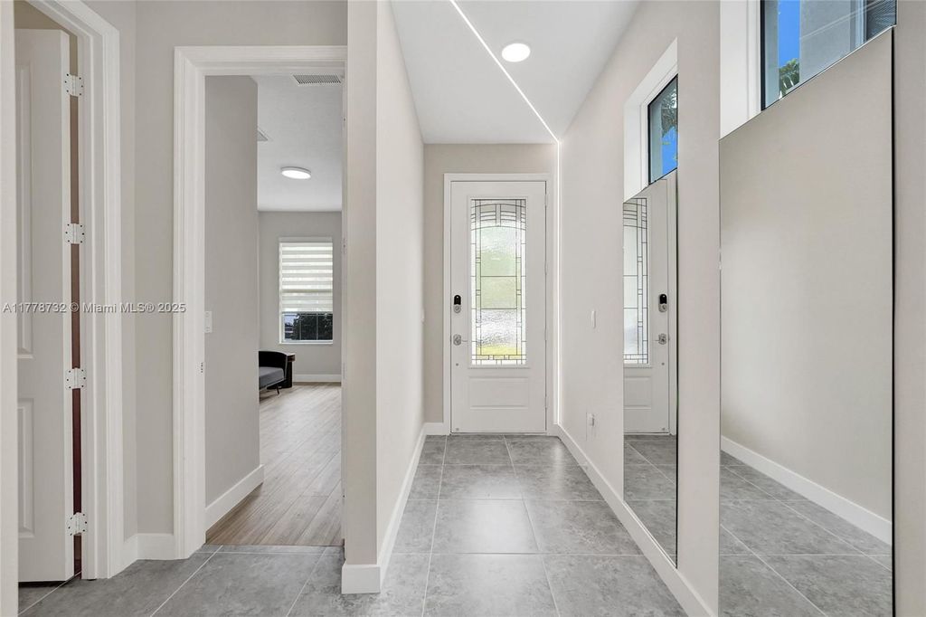 Luxury House for sale in Hollywood, 1 244 745 €, Photo 2