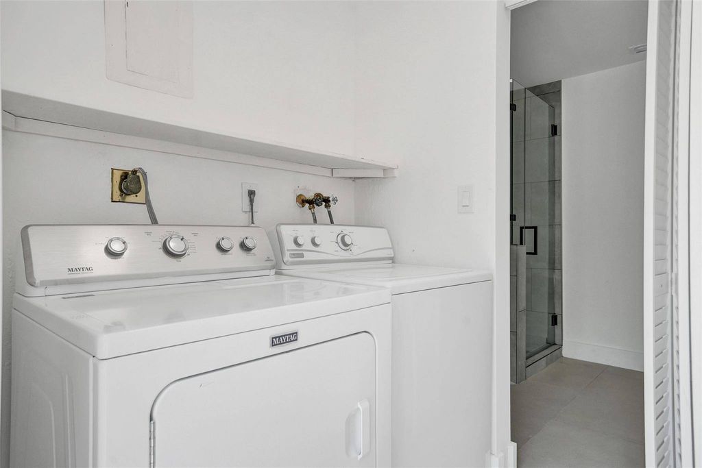 Luxury House for sale in Hollywood, 488 455 €, Photo 6