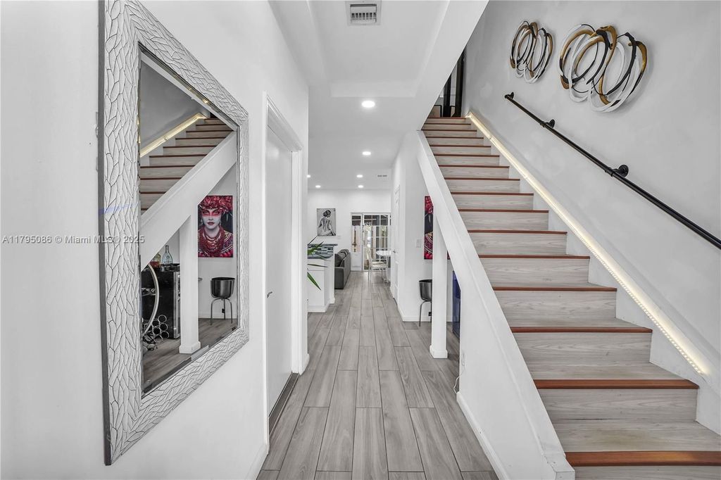 Luxury House for sale in Hollywood, 408 853 €, Photo 2