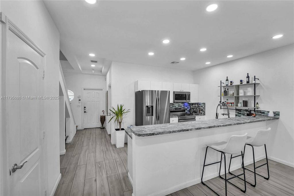 Luxury House for sale in Hollywood, 408 853 €, Photo 3