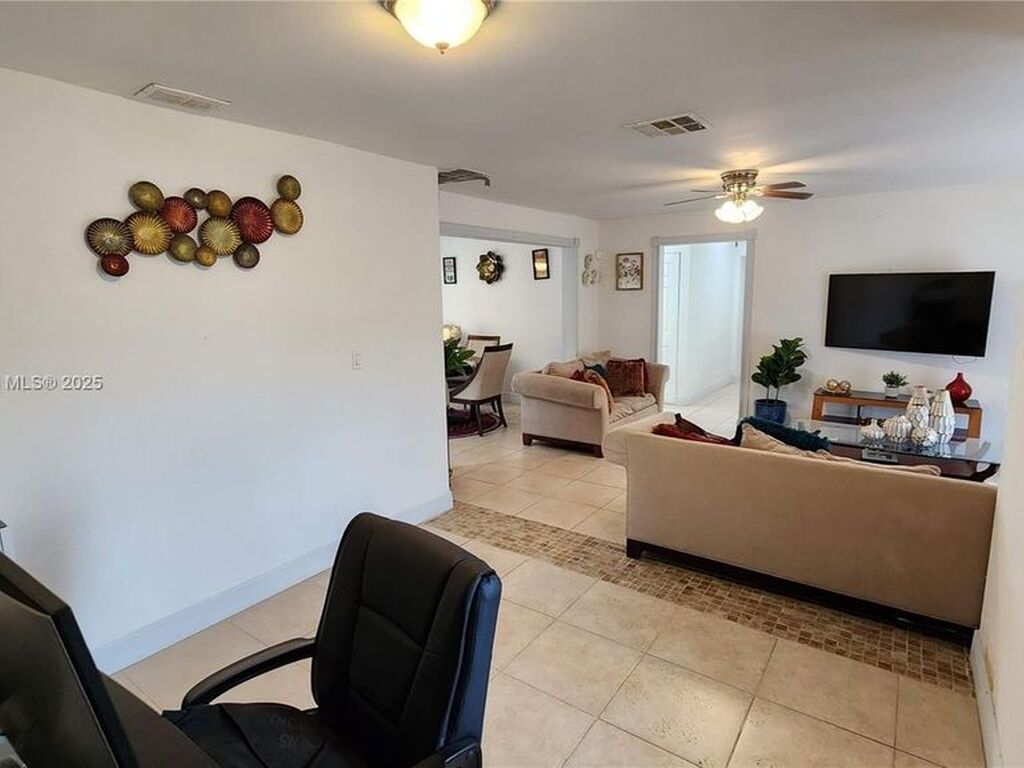 Luxury House for sale in Hollywood, 472 145 €, Photo 4