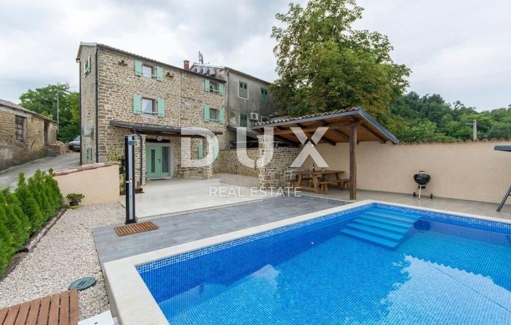 Maison de luxe à vendre à Motovun, 0 €, Photo 1