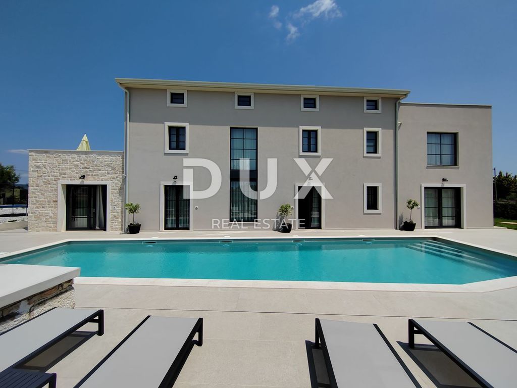 Maison de luxe à vendre à Porec, 1 560 000 €, Photo 3