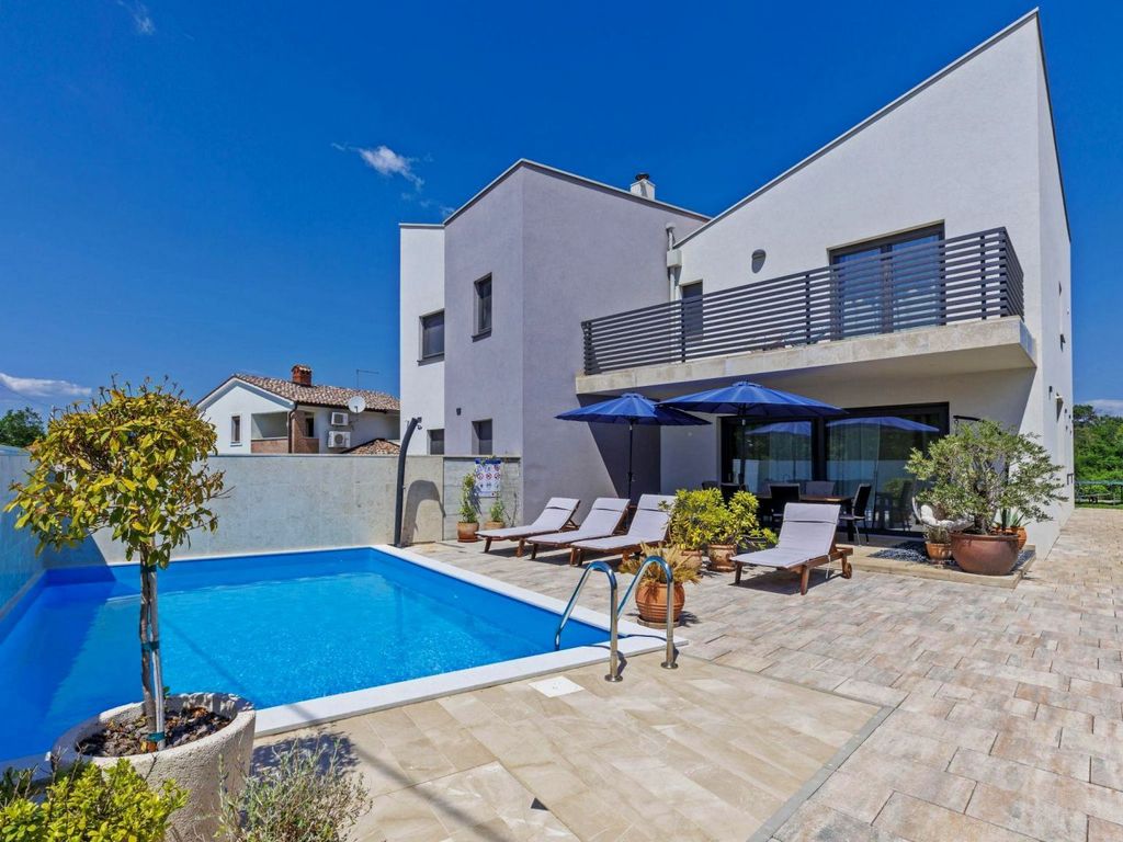 Maison de luxe à vendre à Porec, 570 000 €, Photo 1