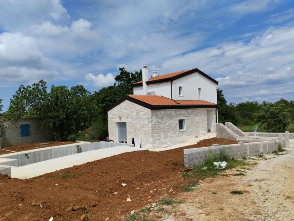 Maison de luxe à vendre à Porec, 620 000 €, Photo 1