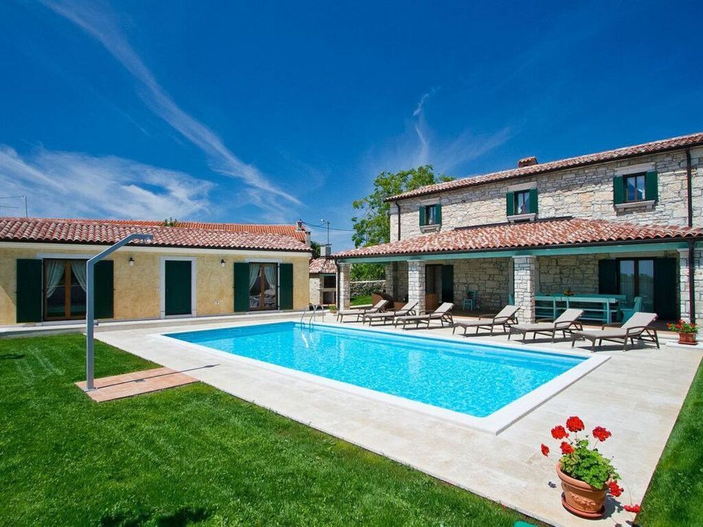 Maison de luxe à vendre à Tinjan, 599 000 €, Photo 2