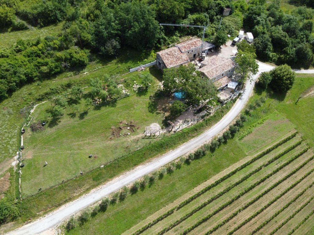 Maison de luxe à vendre à Cerovlje, 620 000 €, Photo 2