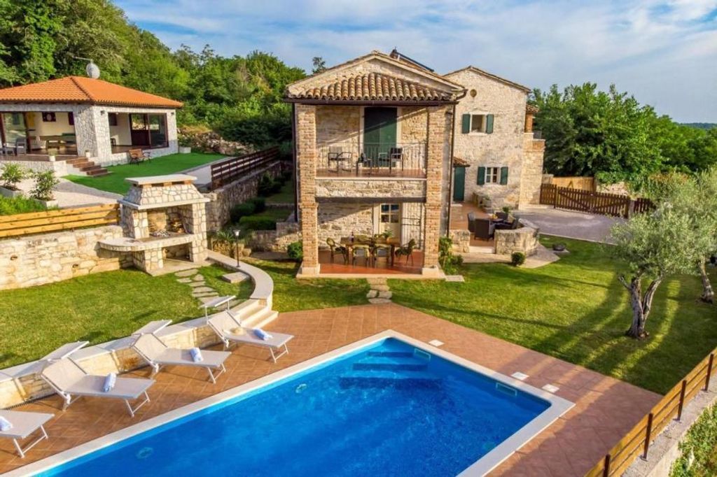 Maison de luxe à vendre à Tinjan, 650 000 €, Photo 2