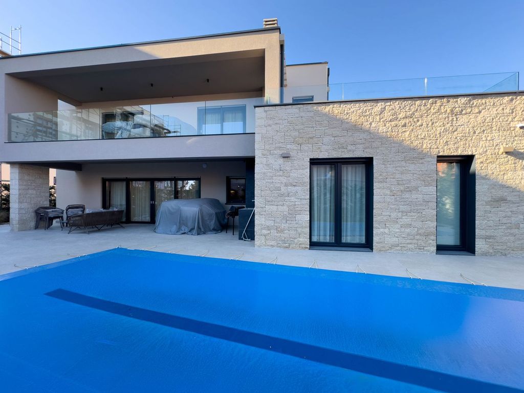 Maison de luxe à vendre à Porec, 0 €, Photo 2