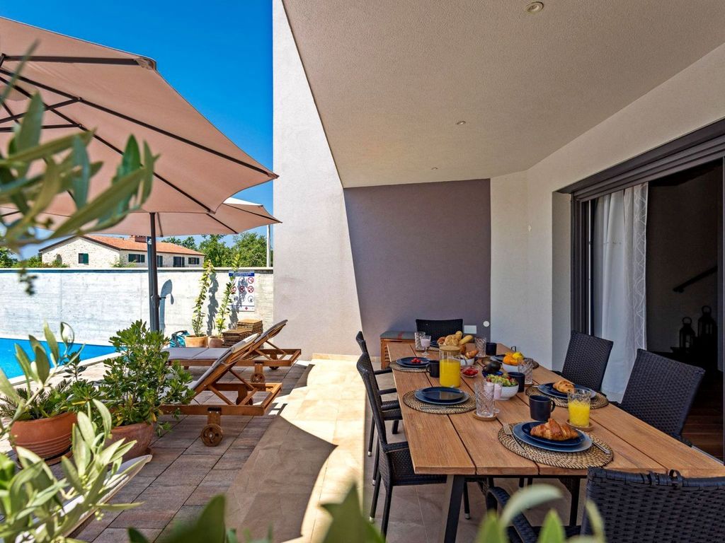 Maison de luxe à vendre à Porec, 570 000 €, Photo 7