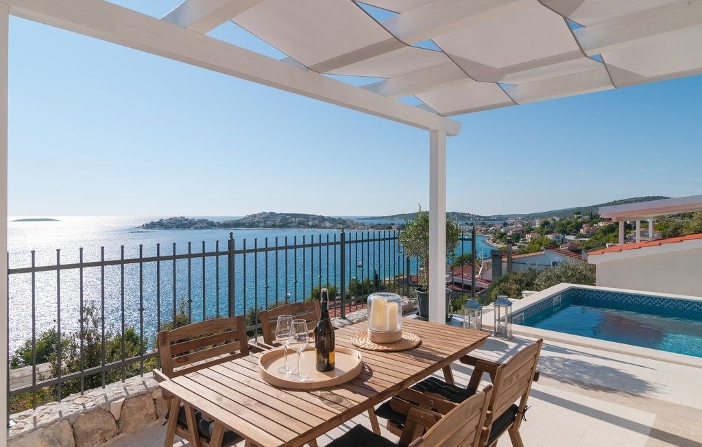 Luxury House for sale in Rogoznica, 880 000 €, Photo 2