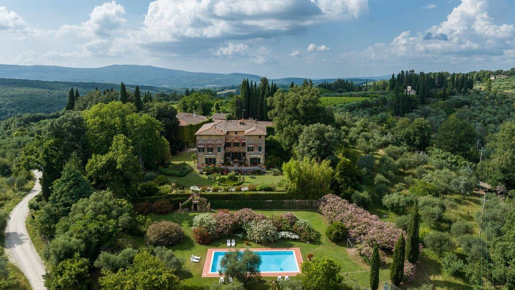 Luxury House for sale in Siena, 4 600 000 €, Photo 1