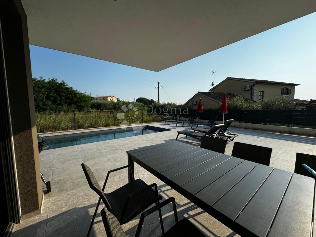 Luxury Apartment for sale in Porec, 410 000 €, Photo 1