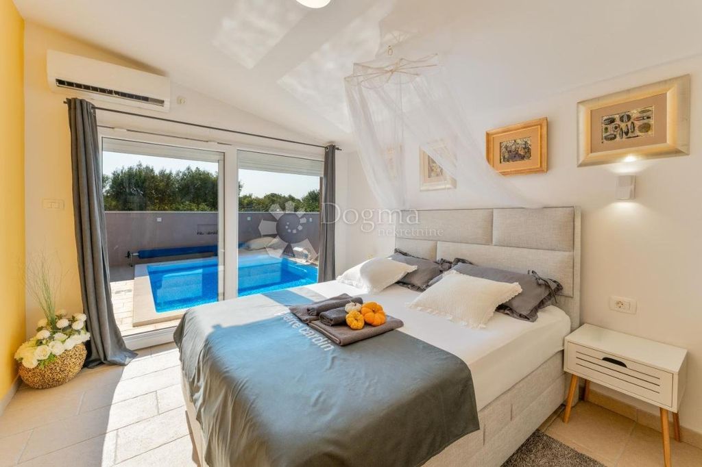 Luxury House for sale in Vodnjan, 750 000 €, Photo 2