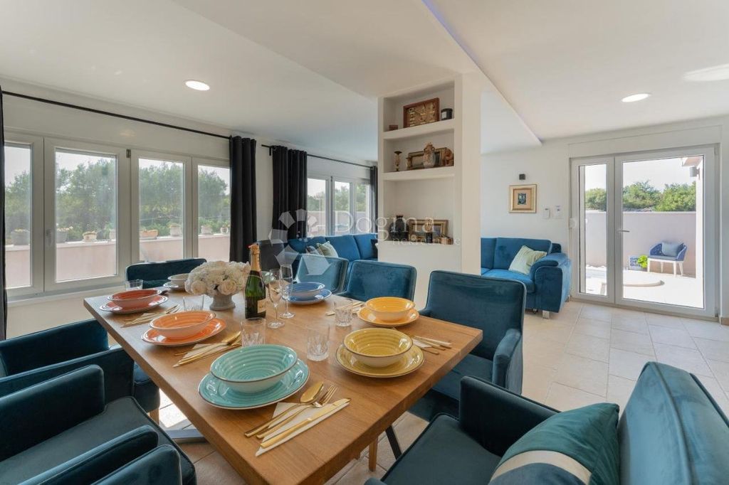 Luxury House for sale in Vodnjan, 750 000 €, Photo 4