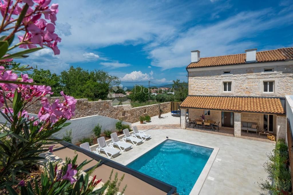Maison de luxe à vendre à Marcana, 560 000 €, Photo 1