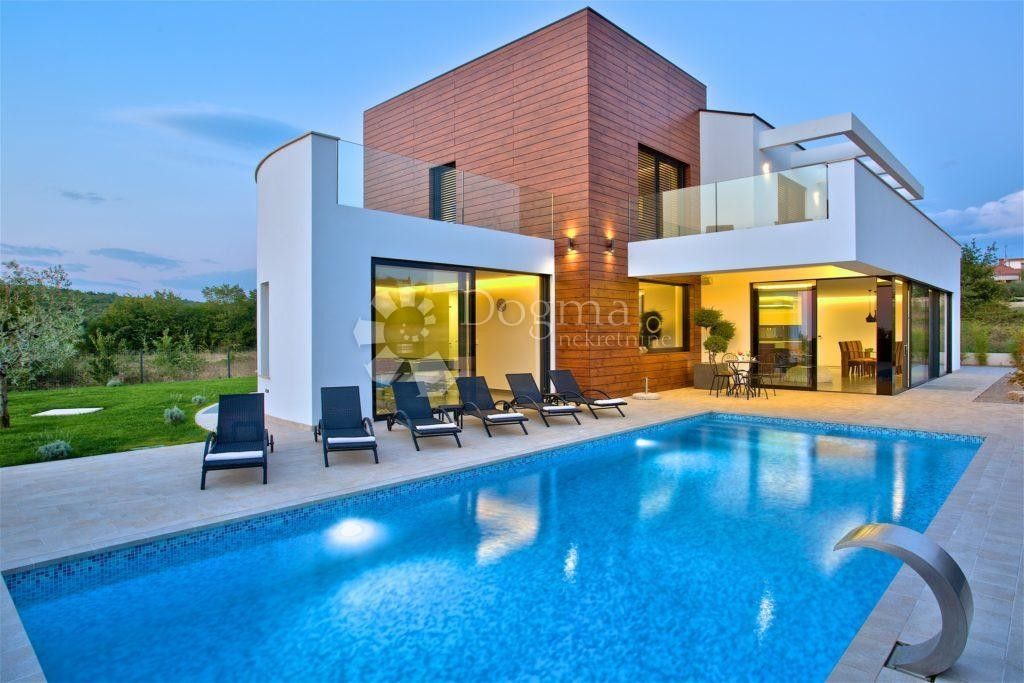 Maison de luxe à vendre à Porec, 1 800 000 €, Photo 1