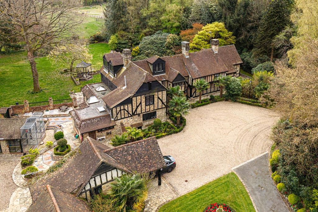 Luxury House for sale in Chipstead, 2 832 341 €, Photo 1