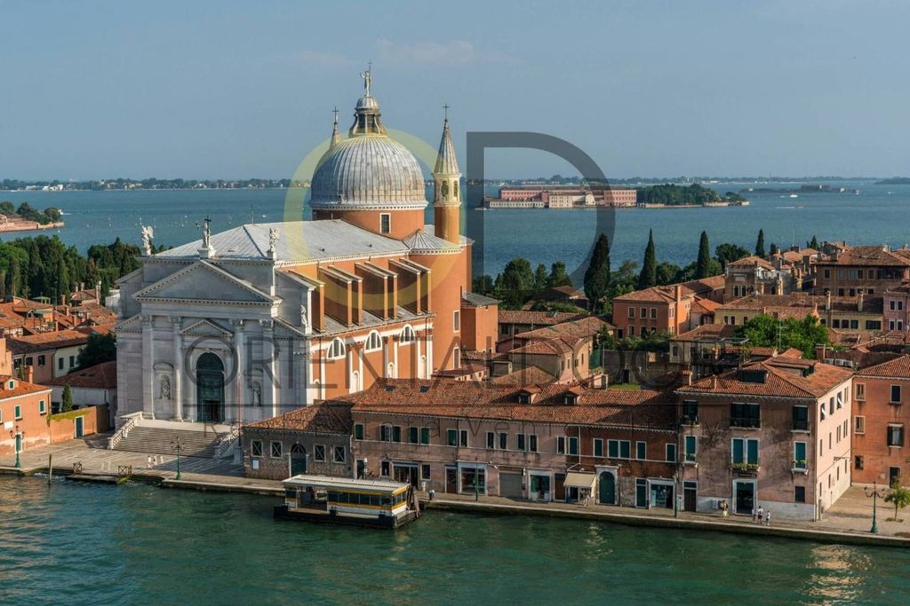 Luxury House for sale in Venice, 850 000 €, Photo 1