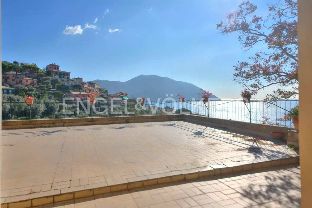 Luxury House for sale in Recco, 980 000 €, Photo 1