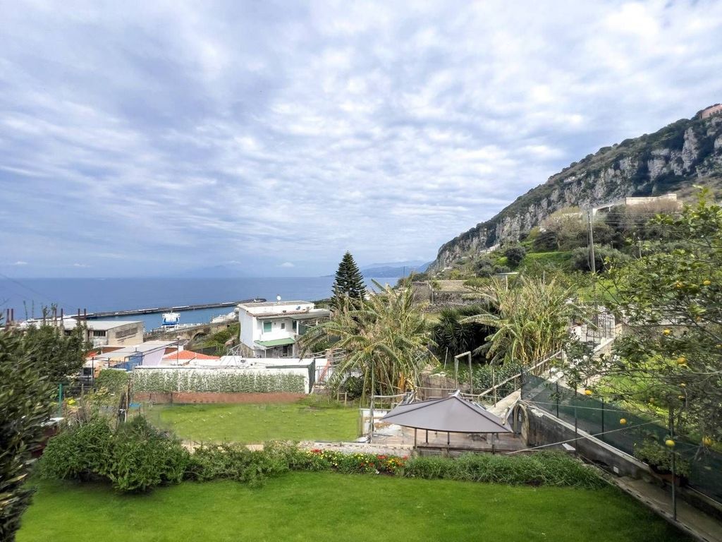 Luxury Apartment for sale in Capri, 685 000 €, Photo 1